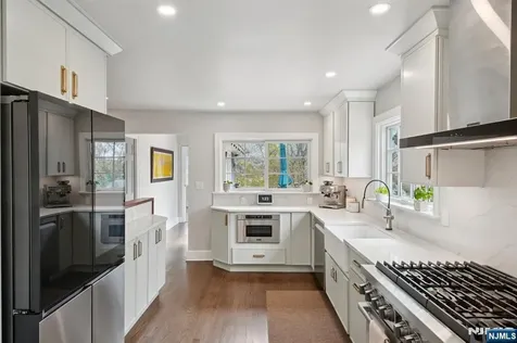 589 Highland Little Falls NJ 07043
