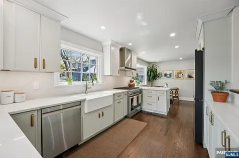 589 Highland Little Falls NJ 07043