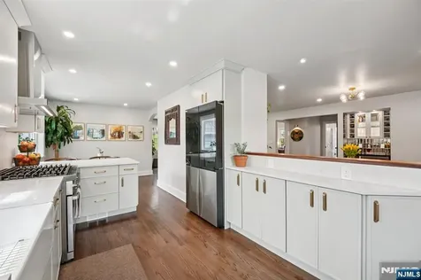 589 Highland Little Falls NJ 07043