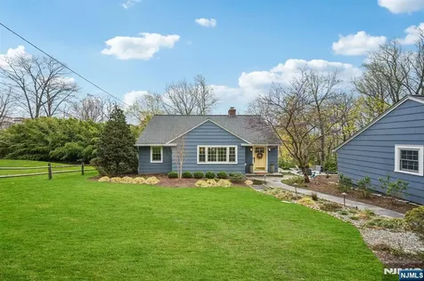 589 Highland Little Falls NJ 07043