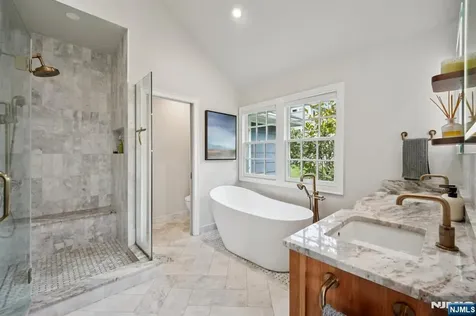 589 Highland Little Falls NJ 07043