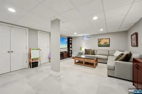 589 Highland Little Falls NJ 07043