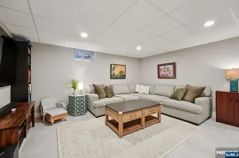 589 Highland Little Falls NJ 07043