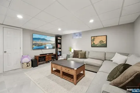 589 Highland Little Falls NJ 07043