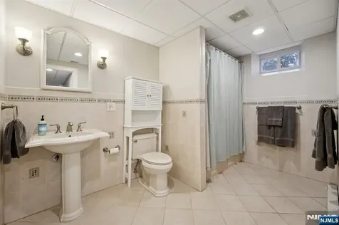 589 Highland Little Falls NJ 07043