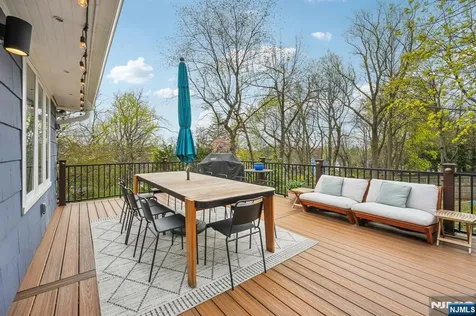 589 Highland Little Falls NJ 07043