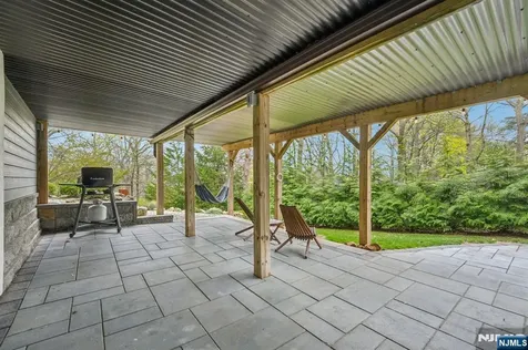 589 Highland Little Falls NJ 07043