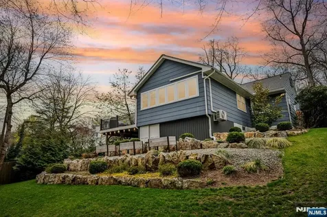 589 Highland Little Falls NJ 07043