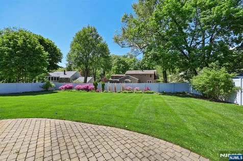 72 4th Street Park Ridge NJ 07656