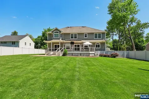 72 4TH Street Park Ridge NJ 07656