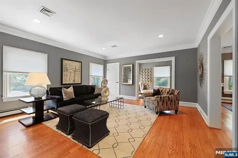 72 4th Street Park Ridge NJ 07656