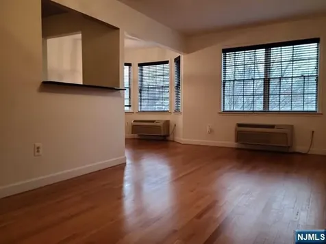 323 Willow Street Teaneck NJ 07666
