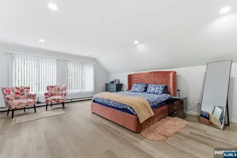 8 Danielle Drive Wayne NJ 07470