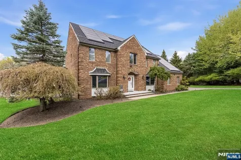 8 Danielle Drive Wayne NJ 07470