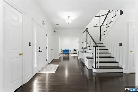 8 Danielle Drive Wayne NJ 07470