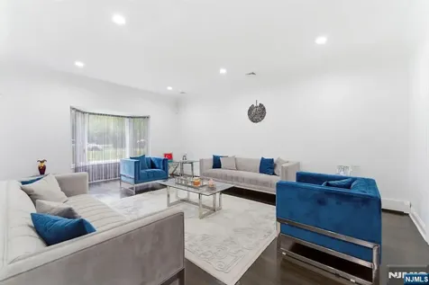 8 Danielle Drive Wayne NJ 07470