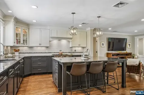 586 Sparrowbush Road Wyckoff NJ 07481