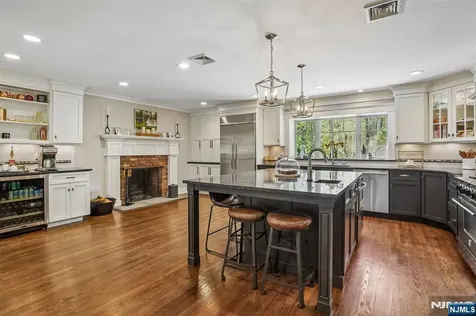 586 Sparrowbush Road Wyckoff NJ 07481