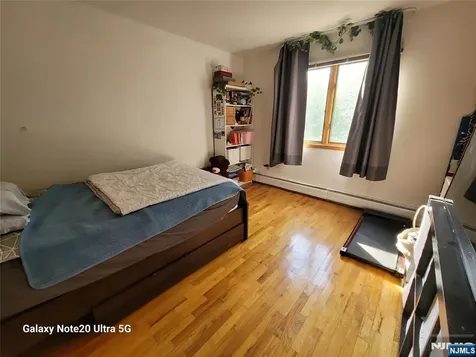 1643 Maple Street Fort Lee NJ 07024