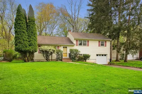 22 Springbrook Road Livingston NJ 07039