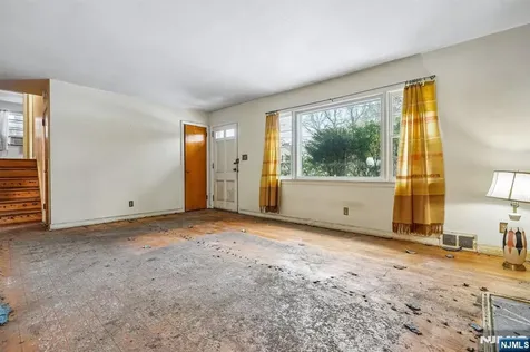 22 Springbrook Road Livingston NJ 07039