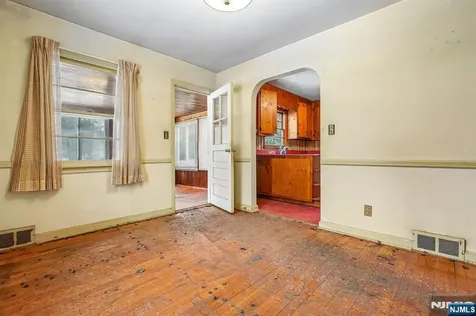 22 Springbrook Road Livingston NJ 07039