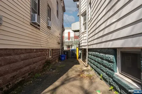 211 13th Street Newark NJ 07107