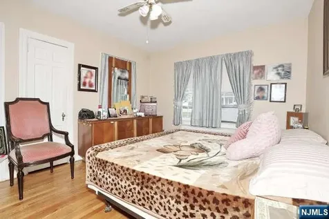 218 Hickory Avenue Bergenfield NJ 07621
