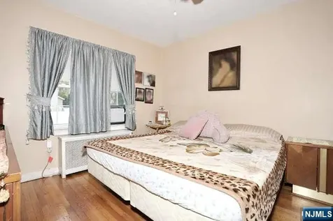 218 Hickory Avenue Bergenfield NJ 07621