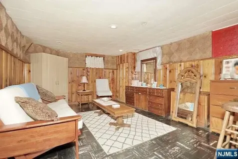 218 Hickory Avenue Bergenfield NJ 07621