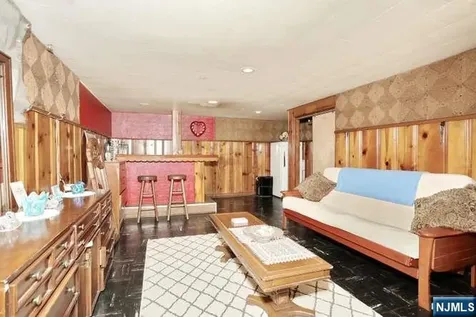 218 Hickory Avenue Bergenfield NJ 07621
