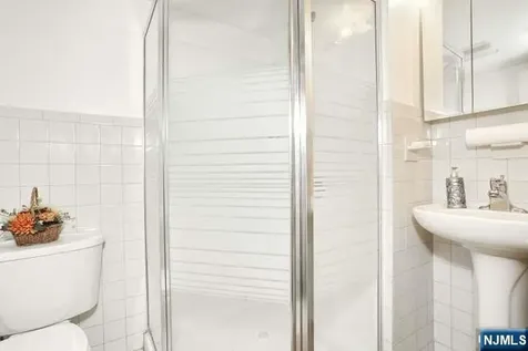 218 Hickory Avenue Bergenfield NJ 07621