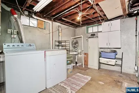 218 Hickory Avenue Bergenfield NJ 07621