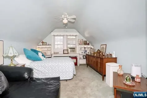 218 Hickory Avenue Bergenfield NJ 07621