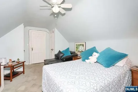218 Hickory Avenue Bergenfield NJ 07621