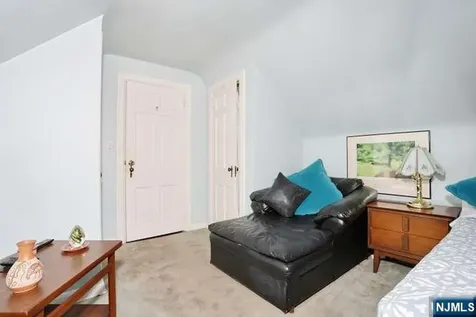 218 Hickory Avenue Bergenfield NJ 07621