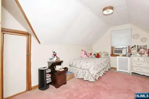 218 Hickory Avenue Bergenfield NJ 07621