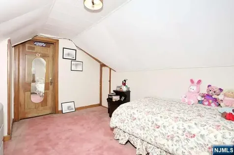 218 Hickory Avenue Bergenfield NJ 07621