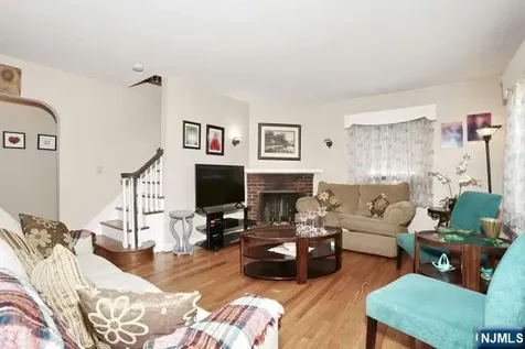 218 Hickory Avenue Bergenfield NJ 07621