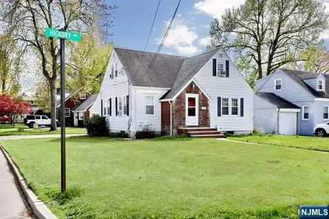 218 Hickory Avenue Bergenfield NJ 07621