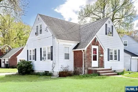 218 Hickory Avenue Bergenfield NJ 07621