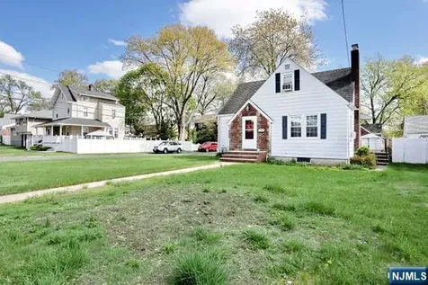 218 Hickory Avenue Bergenfield NJ 07621