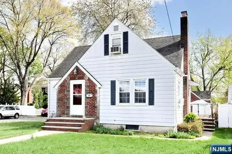 218 Hickory Avenue Bergenfield NJ 07621