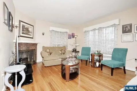 218 Hickory Avenue Bergenfield NJ 07621