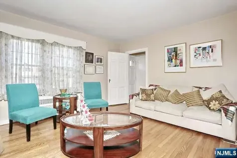 218 Hickory Avenue Bergenfield NJ 07621