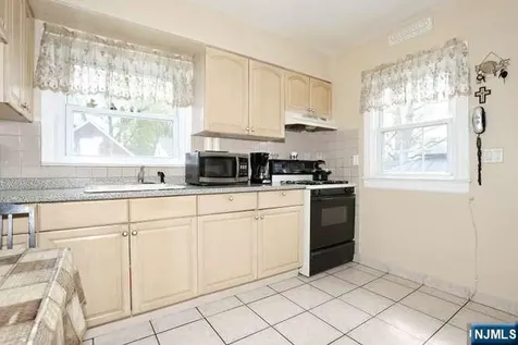 218 Hickory Avenue Bergenfield NJ 07621