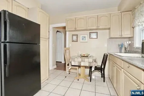 218 Hickory Avenue Bergenfield NJ 07621