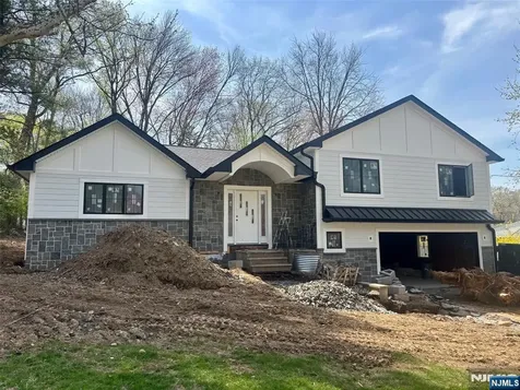 15 Strawberry Hill Road Hillsdale NJ 07642