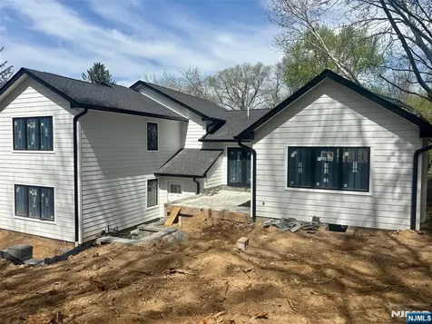 15 Strawberry Hill Road Hillsdale NJ 07642