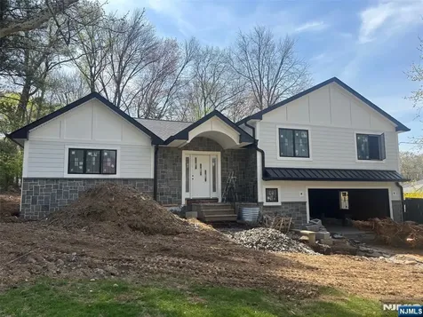 15 Strawberry Hill Road Hillsdale NJ 07642